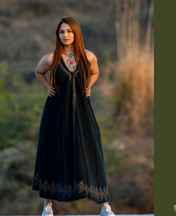 Handwoven One Size Maxi Dress (Black)